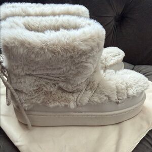 H&M Faux Fur Winter Boots - Light Gray